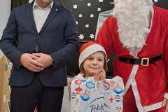 Sportowy Mikołaj z wizytą u dzieci przedszkolnych – akcja "Łączy Nas Sport"